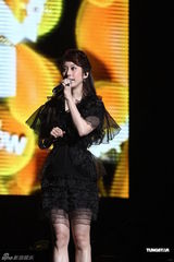 组图：毛宁林忆莲领衔音乐会 《你是我的眼》秀歌技