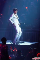 组图：东方神起开唱 劲歌热舞粉丝high不停