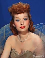 组图:好莱坞老牌女星旧照曝光 泰勒低胸裙娇羞