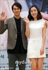 组图：李素妍等亮相韩剧《家族的诞生》发布会