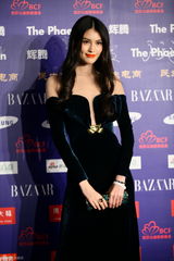 组图：群星亮相BAZAAR明星慈善夜红毯星光熠熠