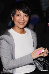 组图：关之琳徐濠萦等众星捧场黄伟文作品展