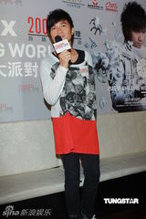 组图：古巨基获歌迷提前庆生 暂无结婚计划或闪婚