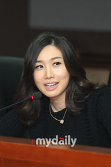 组图：金智恩等出席MBC《美人图》聊天秀发布会