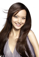 组图：叶熙祺甜美亮相活动 小露香肩惹关注