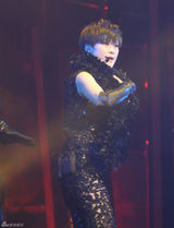 组图：李宇春武汉个唱落幕 演唱与周杰伦合作新歌