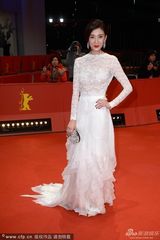 组图：《白日焰火》首映 倪景阳透视装秀美背