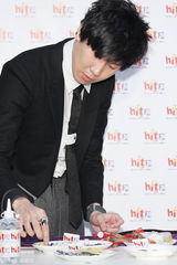 组图：林俊杰新碟抢攻明年金曲奖 公司下禁爱令