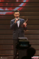 组图：陈奕迅第10次拿奖无趣 何韵诗力压容祖儿