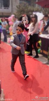 组图：森碟生日会 石头天天帅气亮相明星范儿