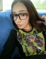 组图：网曝55岁申军谊23岁靓女儿近照 猫女造型可爱