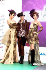 组图：蔡淑臻化身花神 身材曼妙分享走秀感受