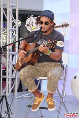 组图：张震岳不排除闪婚 本名海雅谷慕成专辑名