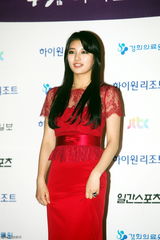 组图：众星亮相韩国百想艺术大赏