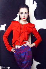 组图：刘梓娇写真贵气十足 彰显冷艳女王气质