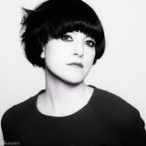 组图：凯伦安北京首开唱 短发俏丽清新文艺