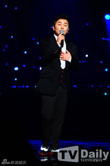 组图：SISTAR孝琳《冠军秀》夺冠 抛肩露腿肉感