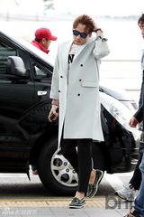 组图：韩星Rain飞中国拍电影 轻撩秀发帅气足