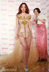 组图：中歌榜红毯群星盛装出席