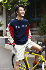 组图：黄轩街拍大片出炉 炫彩混搭感受缤纷夏日