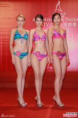 组图：候选亚姐泳装亮相 韩国选手压鼻否认整容