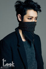 组图：Roy Kim与郑俊英拍写真 演绎坏男人风采