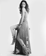 组图：张静初清新优雅登封面 勤勉努力上福布斯榜