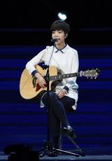 组图：群星献唱中歌榜 韩庚潘玮柏劲歌热舞