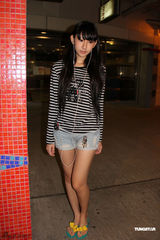 组图：陈冠希亲密照女主角谢芷蕙学生装现身  