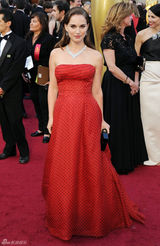 高清组图：娜塔丽-波特曼携未婚夫本杰明晒恩爱