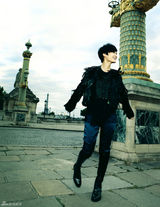 组图：李宇春登杂志封面 巡演造型曝光