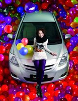 高清图：金孝妍代言名车照曝光 新年伊始变身车模 