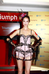 组图：Melanie Z受邀演绎性感内衣 翟威廉表演劲舞