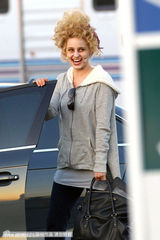 组图：《欢乐合唱团》探班 主演僵尸妆备唱“颤栗”