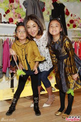 组图：黄泳霖有意追生 雷林静怡两女爱公主装