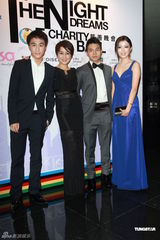 组图：赌王四太梁安琪携何猷亨何超欣出席活动