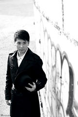 组图：保剑锋黑白大片演绎怀旧情调