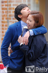 组图：探班《百年的新娘》 洪基杨真诚秀甜蜜