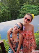 组图：郑希怡泰国结婚激吻老公 闺蜜亲密吻面