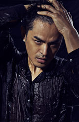 组图：边原最新时尚写真回归都市型男