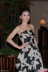 组图：李玟爆乳翘臀性感亮相 刘嘉玲气场强