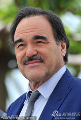 幻灯：《华尔街2》见面会 影帝道格拉斯神采奕奕