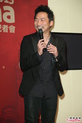 组图 ：五月天石头出演电影 前往柏林参加宣传