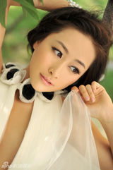 组图：李若斯春日写真 主演《香山奇缘》开机