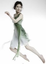 幻灯图：赵柯水墨淡彩写真 灵动韵致尽显玉女风范