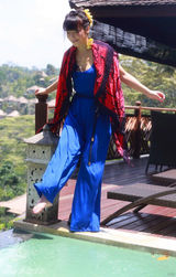 组图：陈紫函微电影花絮曝光 与张晓龙漫步巴厘岛