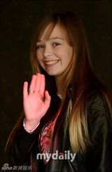 组图：小康妮韩国将开唱 萝莉长成大姑娘