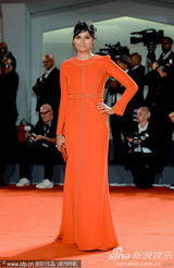 组图：《冰人》首映 薇诺娜-赖德黑裙衬白嫩美胸