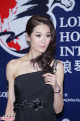 组图：郭富城吴孟达西装帅气助阵活动