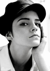 组图：艾玛-沃特森登杂志封面黑白写真中性帅气